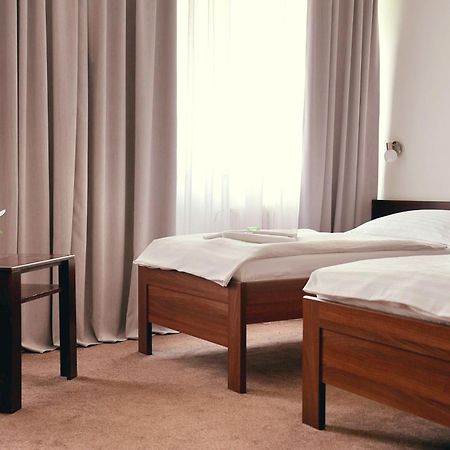 Hotel Merkur - جابلونك ناد نيسو المظهر الخارجي الصورة