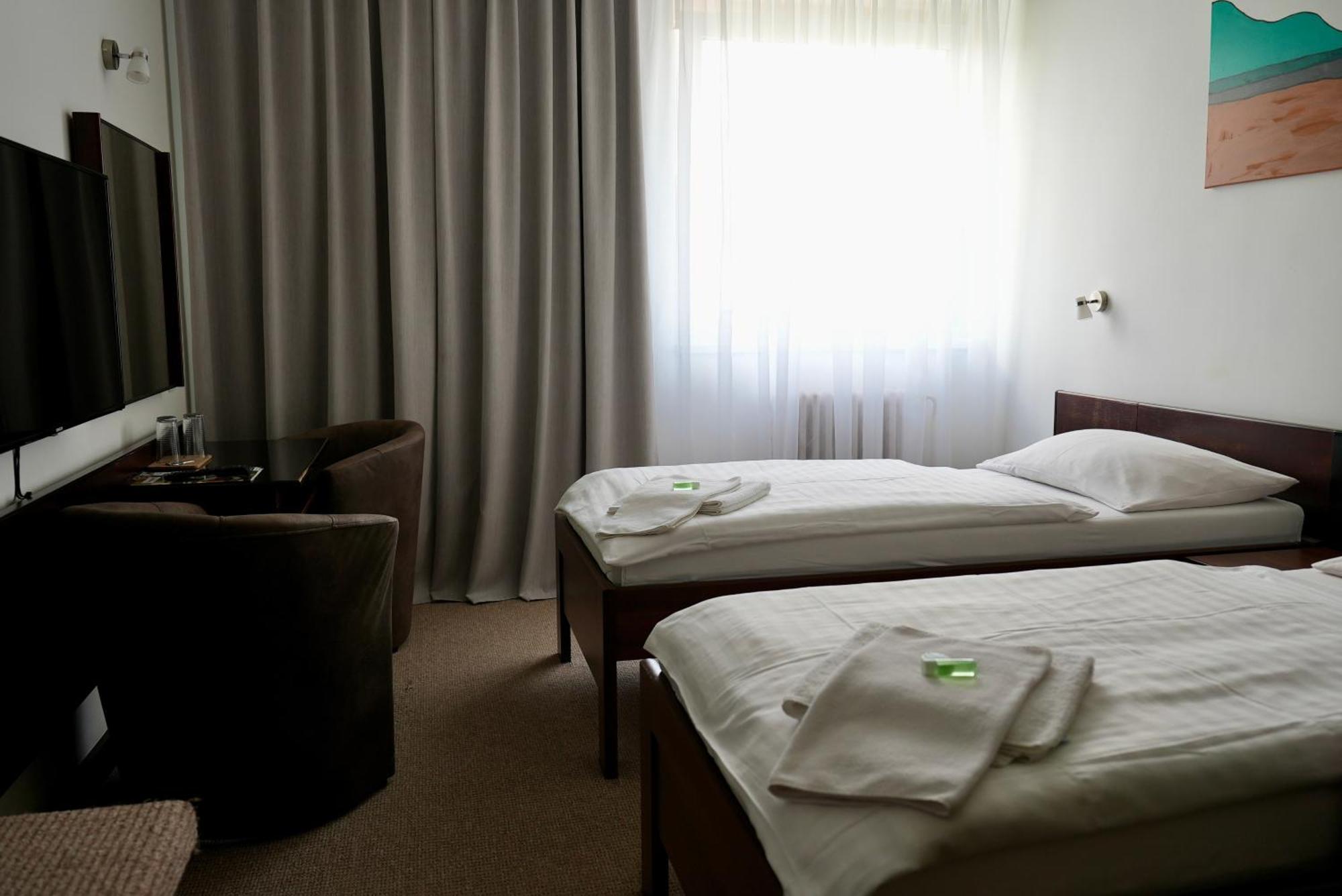 Hotel Merkur - جابلونك ناد نيسو المظهر الخارجي الصورة