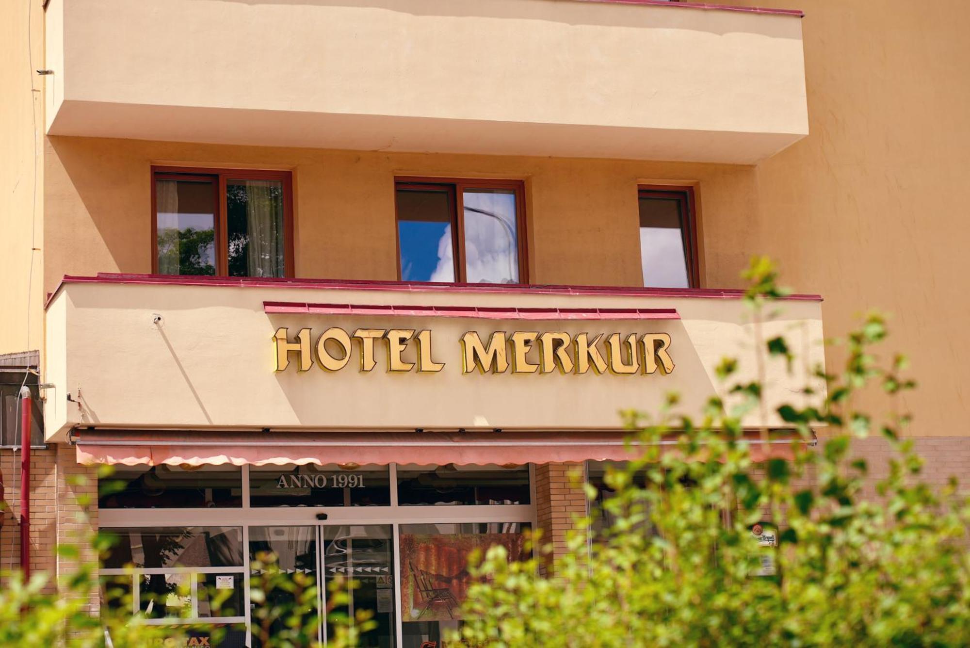 Hotel Merkur - جابلونك ناد نيسو المظهر الخارجي الصورة