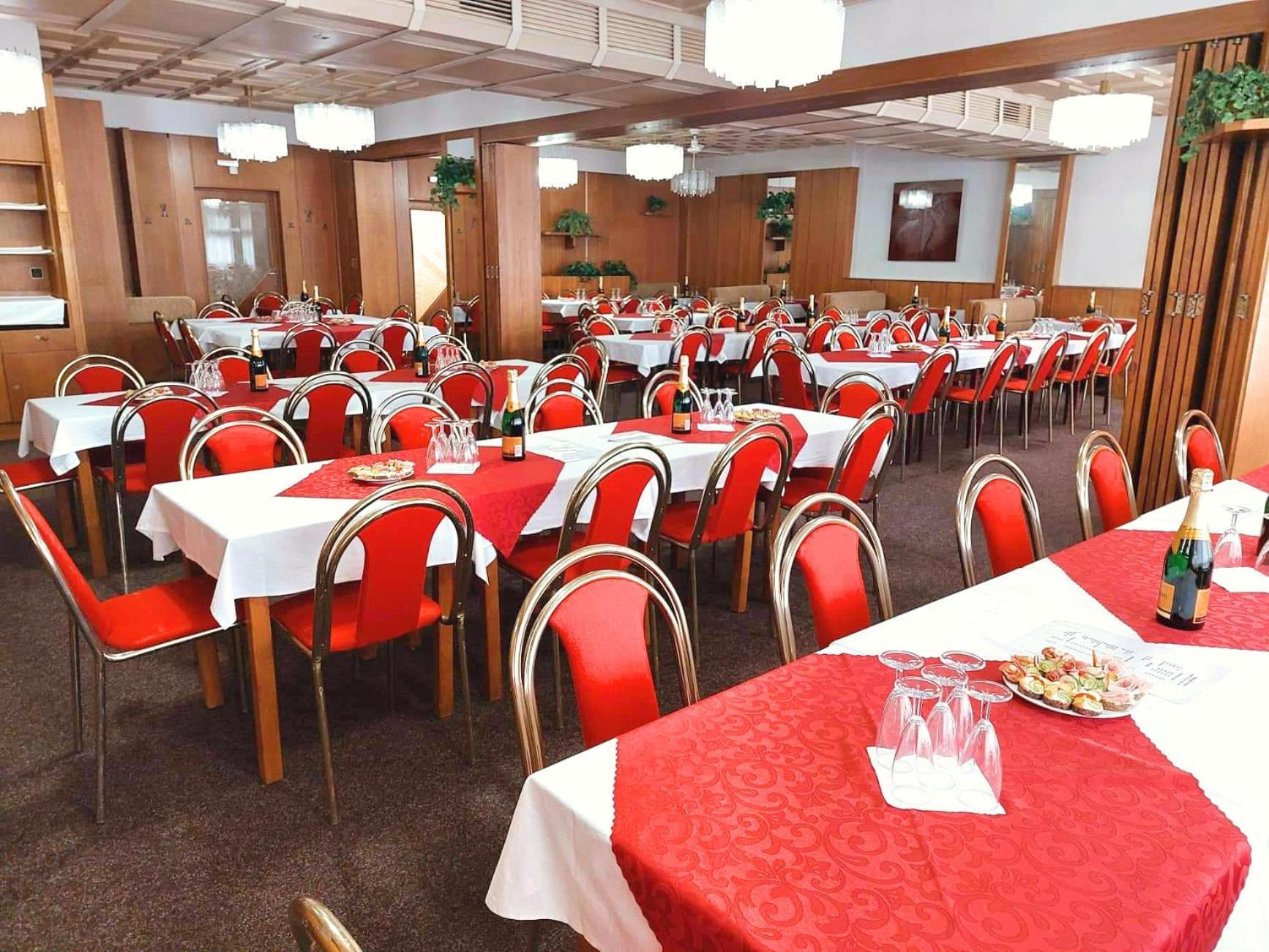 Hotel Merkur - جابلونك ناد نيسو المظهر الخارجي الصورة