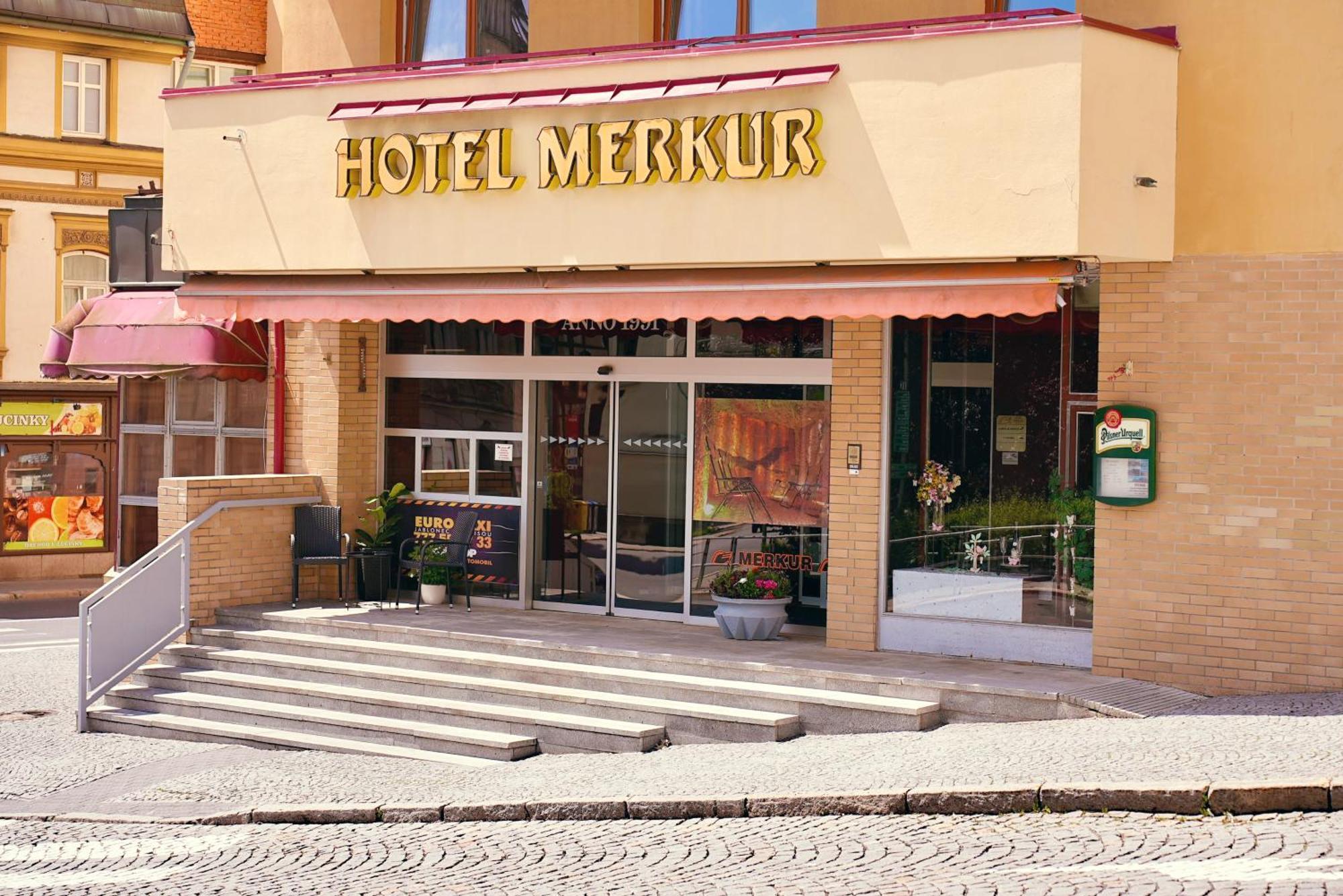 Hotel Merkur - جابلونك ناد نيسو المظهر الخارجي الصورة