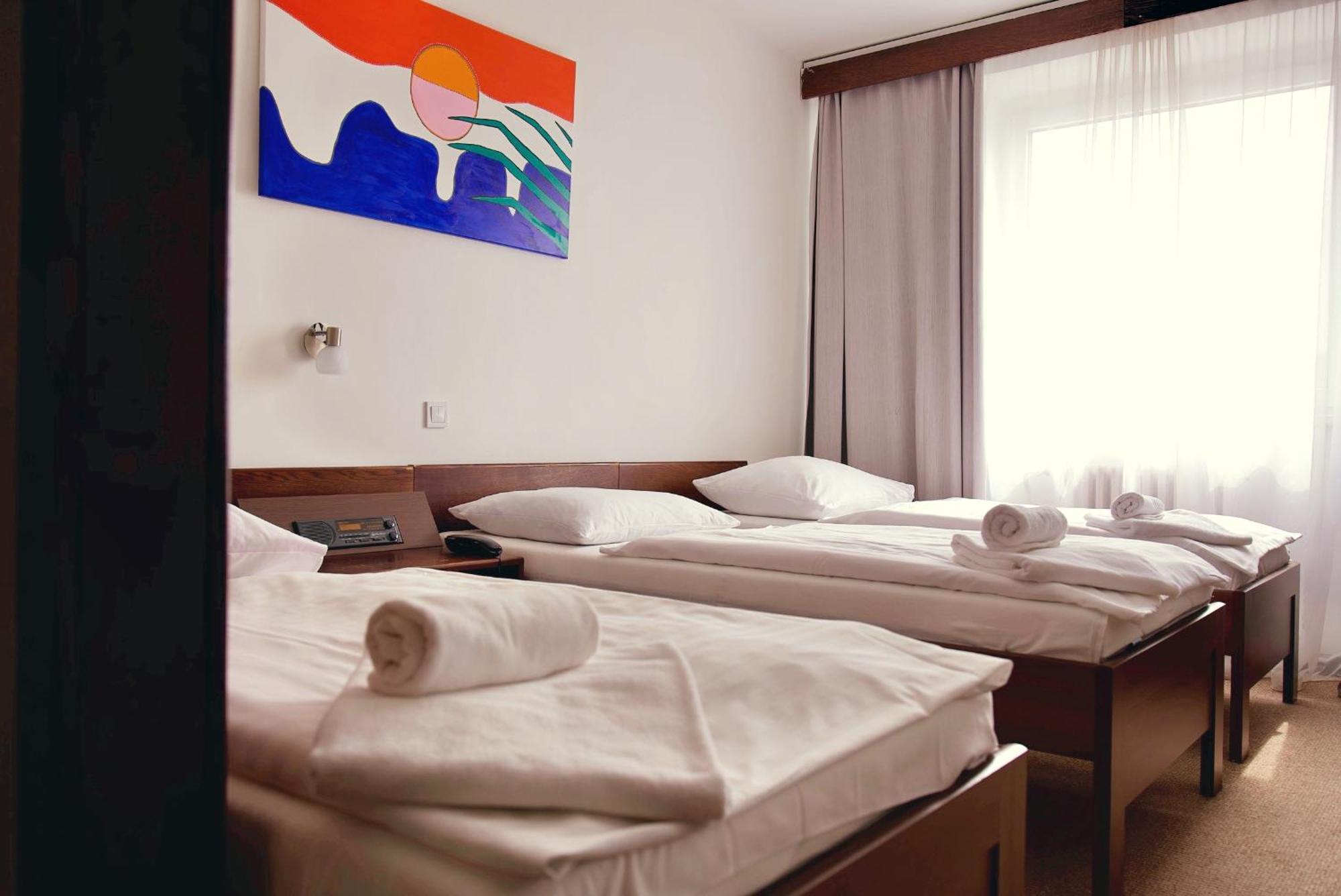 Hotel Merkur - جابلونك ناد نيسو المظهر الخارجي الصورة