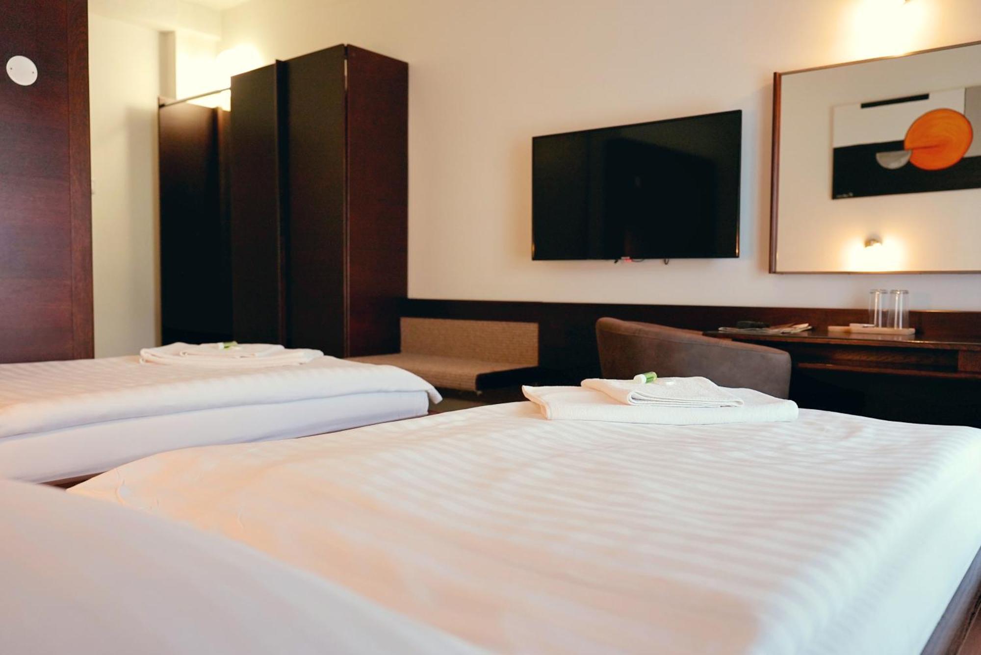 Hotel Merkur - جابلونك ناد نيسو المظهر الخارجي الصورة