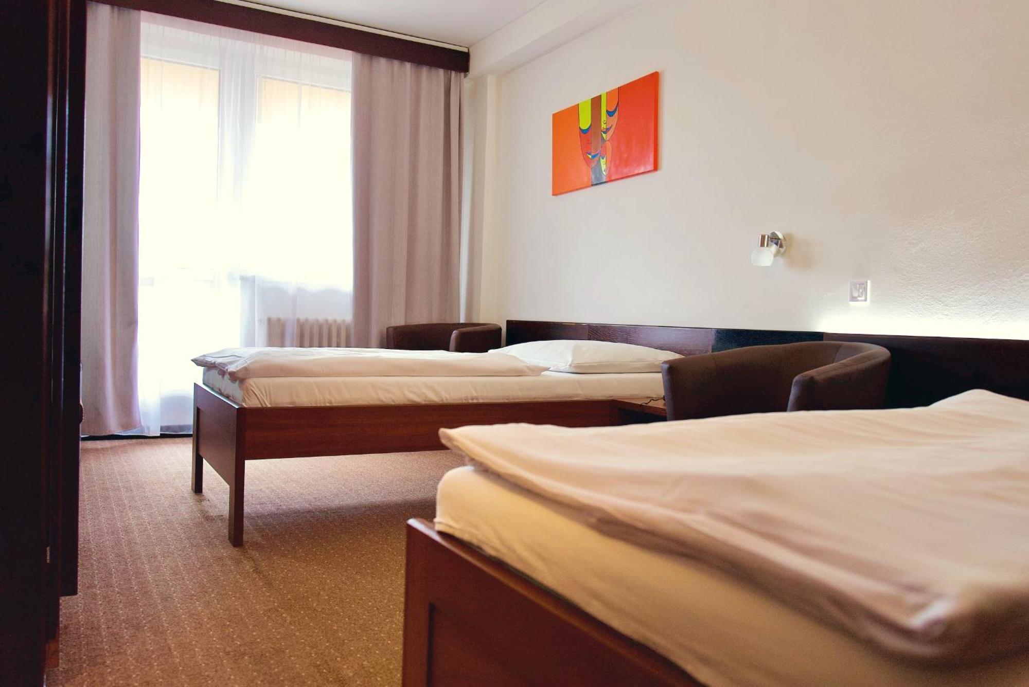 Hotel Merkur - جابلونك ناد نيسو المظهر الخارجي الصورة
