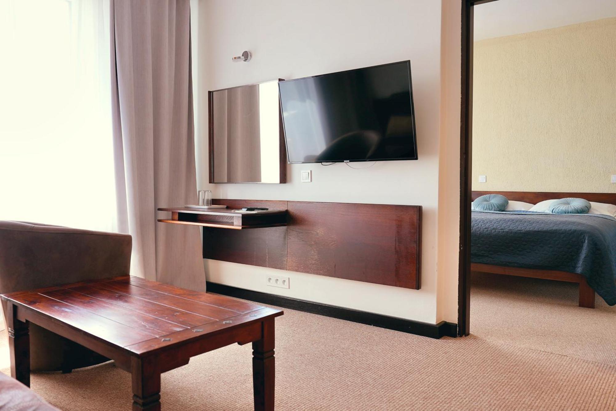 Hotel Merkur - جابلونك ناد نيسو المظهر الخارجي الصورة
