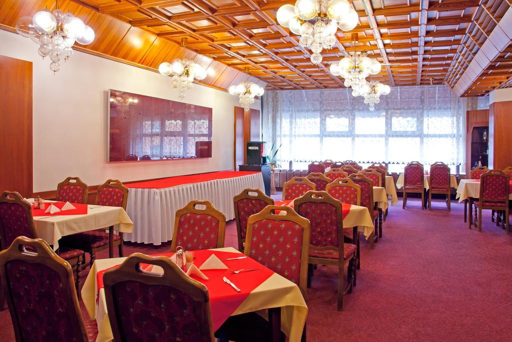 Hotel Merkur - جابلونك ناد نيسو المظهر الخارجي الصورة