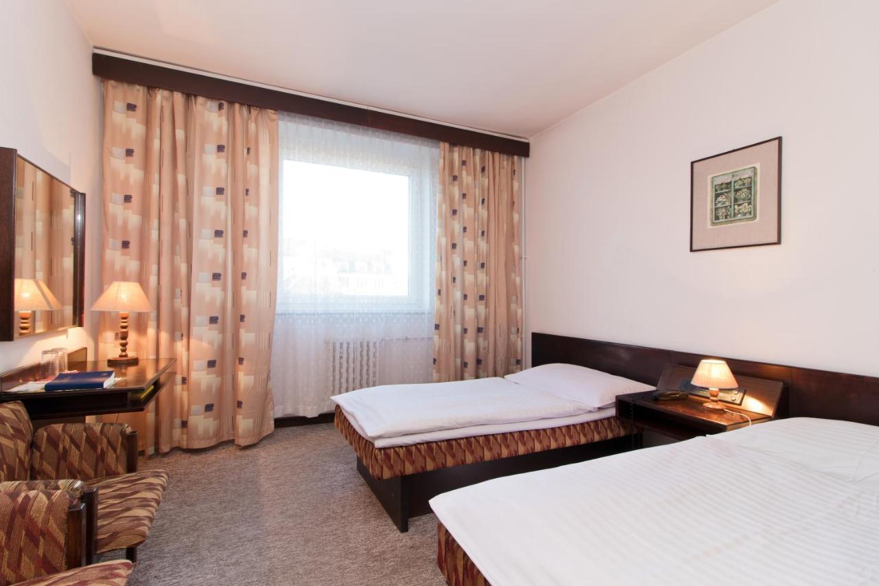 Hotel Merkur - جابلونك ناد نيسو المظهر الخارجي الصورة