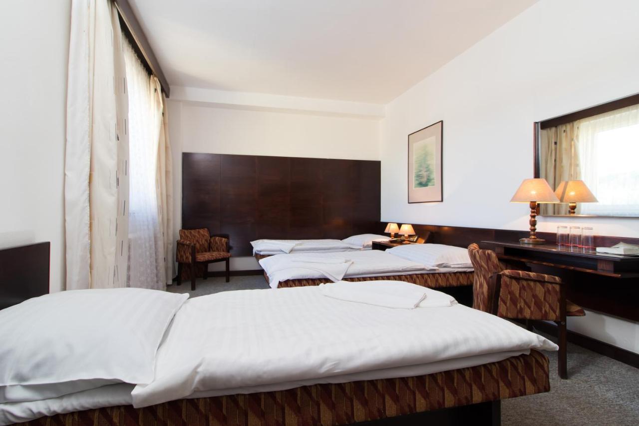 Hotel Merkur - جابلونك ناد نيسو المظهر الخارجي الصورة